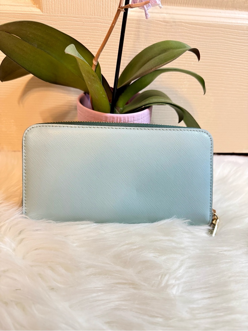 Kate Spade New York Two-Tone Teal and Light Blue Zip Wallet - Picture 4 of 13